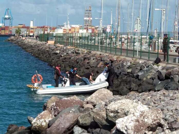 La Policía Nacional rescató el cuerpo del agua (Foto TA)